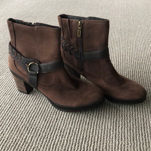 NWOT Clarks Brown Suede Booties